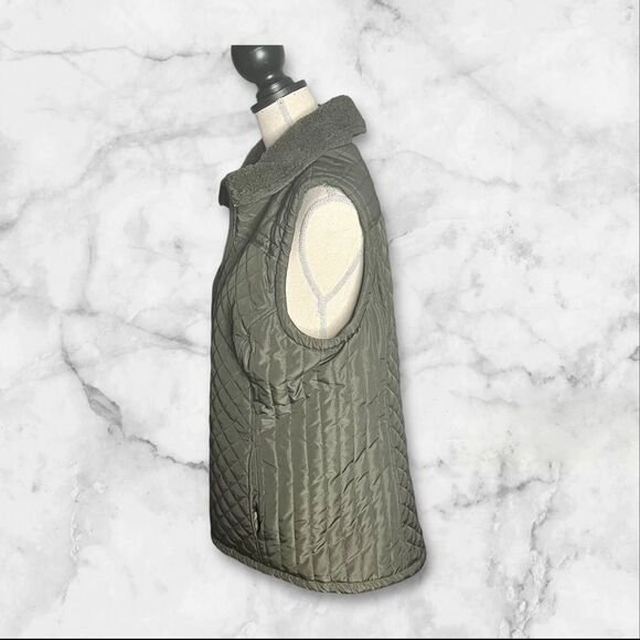 Denim & Co. Zip Front Quilted Vest with Faux Sherpa Lining Size Medium - Picture 2 of 8